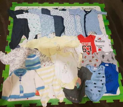 Tiny baby clothes 00000