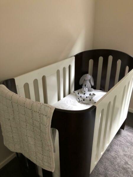 Bloom luxo designer baby cot (from OOTC)