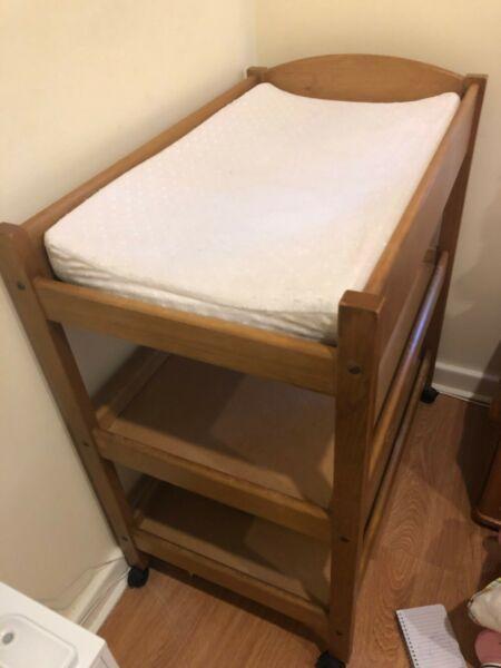 Boori/King Parrot Cot and Change table