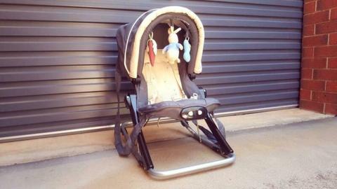 Child Baby Rocker/Bouncer Peter Rabbit w Toys EXCELLENT COND