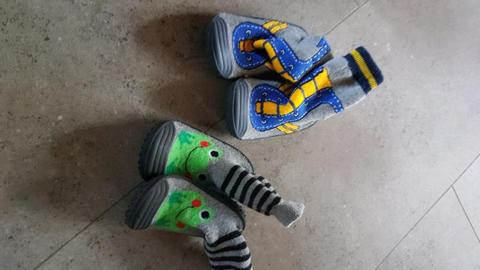 Kids shoe/socks size 24