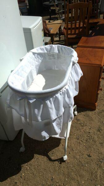 Baby bassinet! Great condition