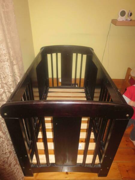 Cariboo Cot & Mattress, with Cot-Top Bassinett & Change Table