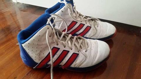 Adidas youth Basketball Boots - size 3