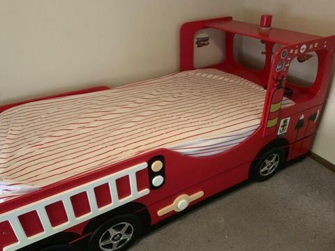 Fire engine bed with trundle