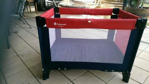 Portable cot in very good condition