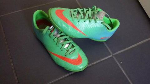 Nike Mercurial indoor soccer shoes size US 2.5Y