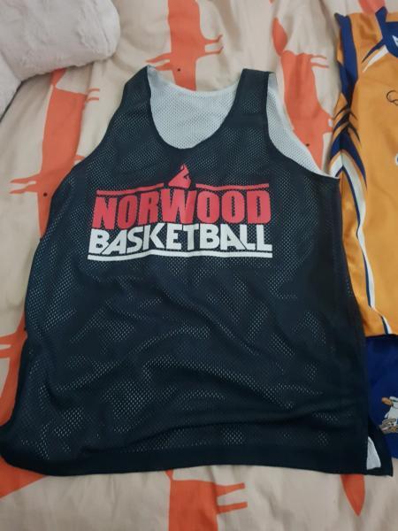 Boys basketball top Norwood