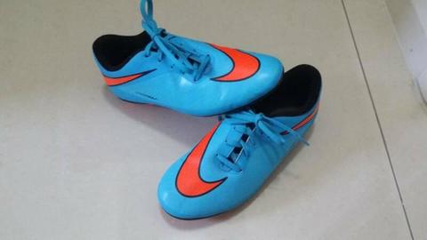 Nike Hypervenom Soccer / Football boots Size 5Y great condition