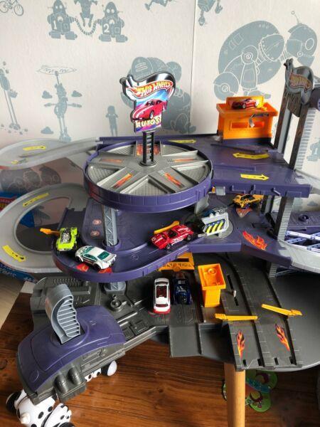 Hot Wheels Race Track with lots of Cars