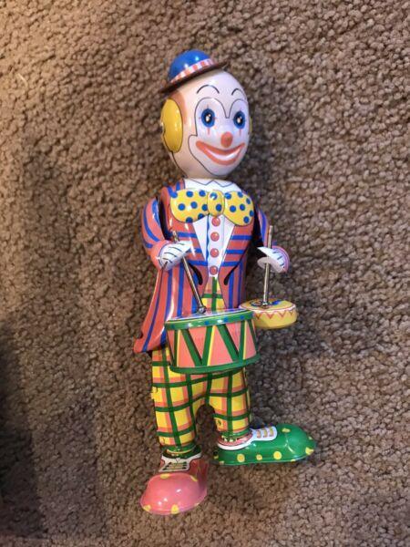 Clown wind up toy