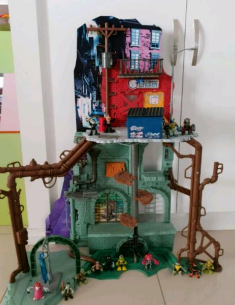 TMNT Lair with Characters