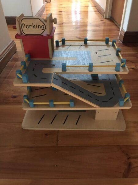Wanted: Wooden car park with cars