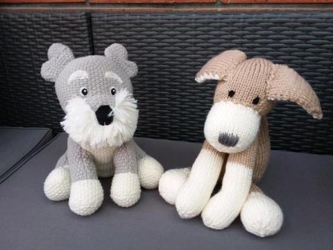 Knitted toy pups
