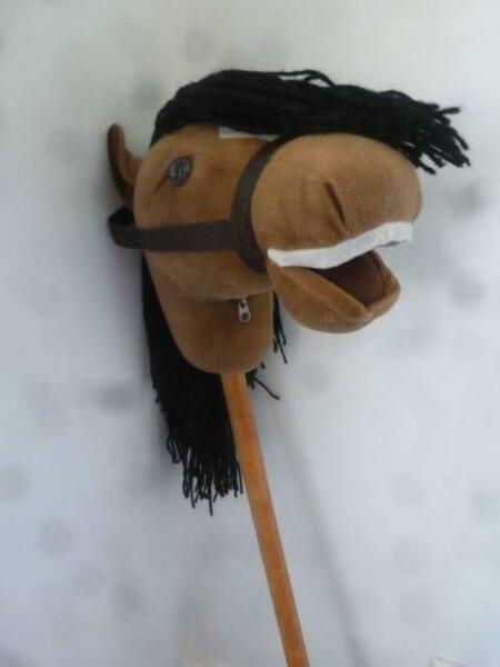 CHILDRENS RUSS Berrie Brown Riding Stick Horse