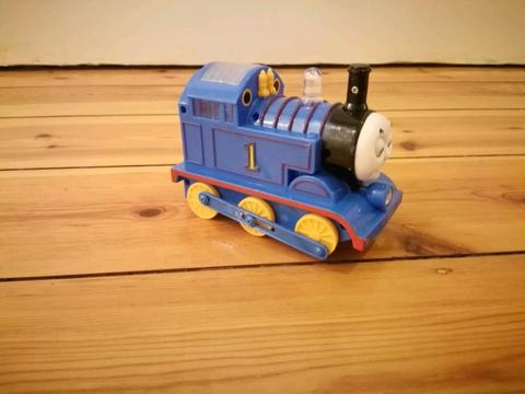 Thomas & Friends Train Races, Lights up and makes Loud Sounds