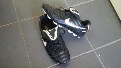Nike Tiempo soccer / football boots size US 5Y as new