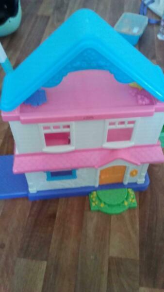 Fisher price Doll House