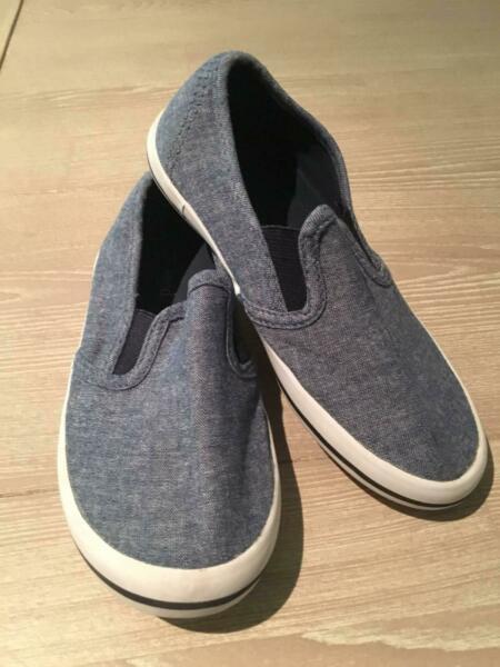 Size 30/31, Seed Denim Canvas Shoe (As New)
