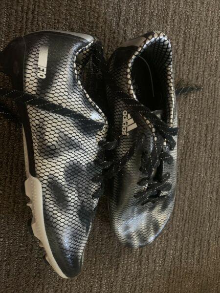 Adidas Soccer/ Footy/football boots kids size US 2