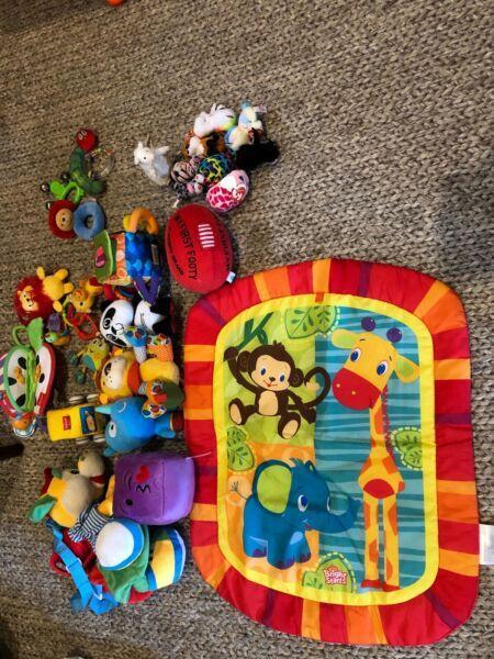 SOFT TOYS, RATTLES AND PLAY MAT