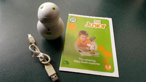 LEAP FROG TAG READER & 6 BOOKS