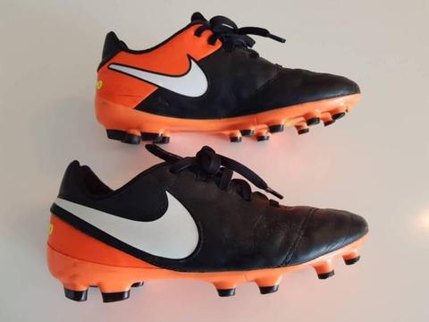 Nike boys football boots
