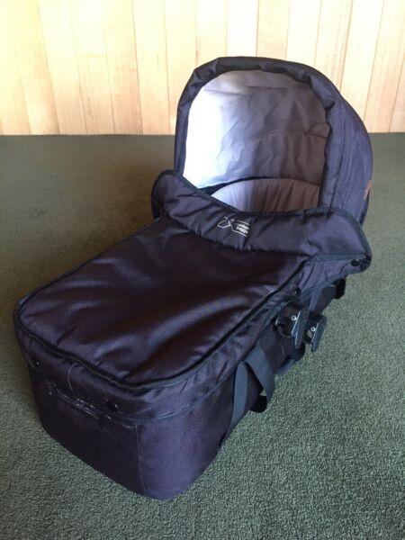 Mountain Buggy Swift Carrycot Black