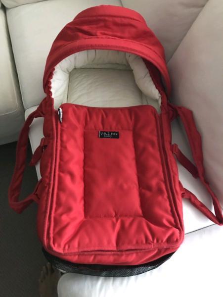Valco Baby Cocoon - Red with White Lining