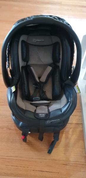 infasecure arlo baby capsule in excellent condition