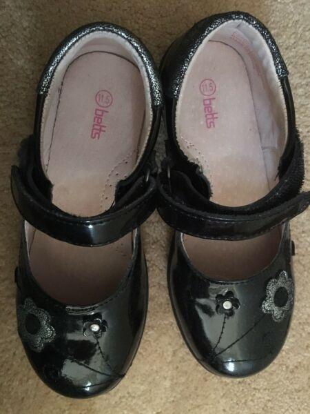 Girls 11.5 Betts patent leather shoes BN
