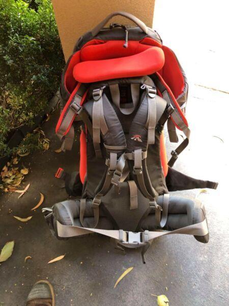 Child Carrier - MACPAC VAMOOSE hiking pack, detachable daypack