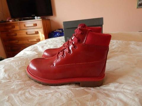 Timberland childrens 6-inch boots, size 6, brand new in box