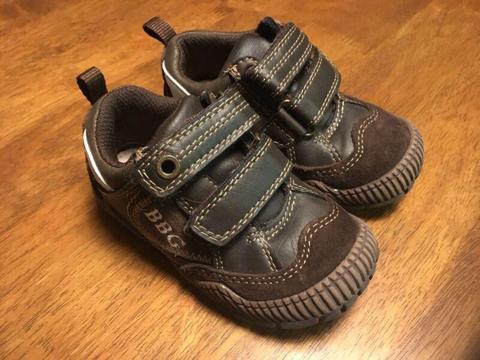 BBG boys toddler shoes size 6