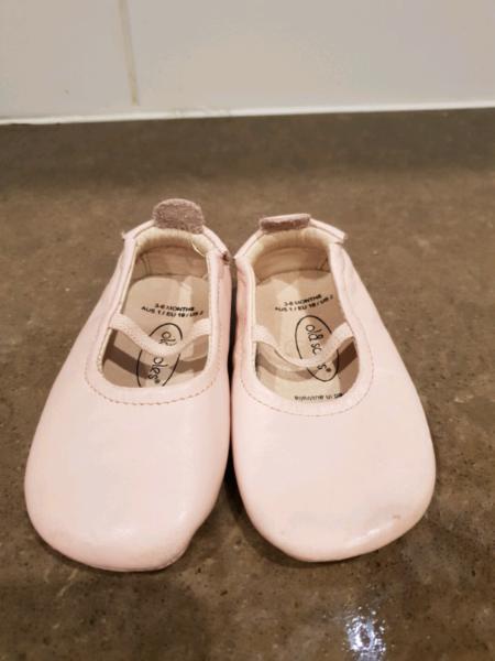Old Soles pale pink leather baby shoes size 3-6 months