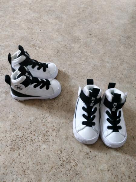 Converse High top toddler shoes size 4