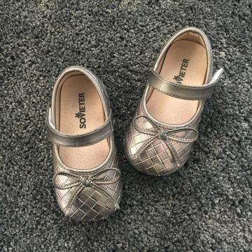 Girls Leather Shoes Size 24