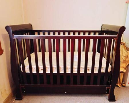 Sleigh Cot great condition
