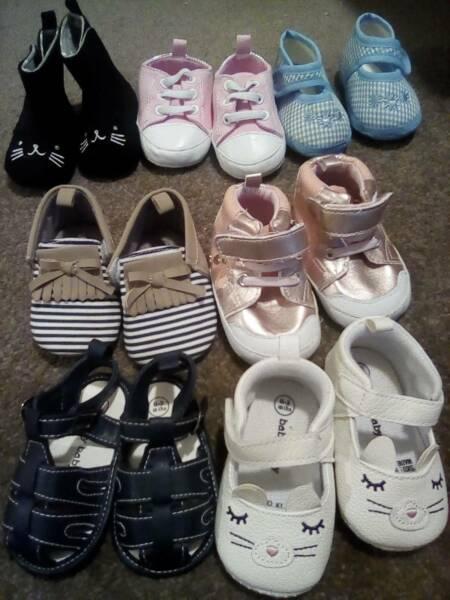 Baby girl shoes SIZE 0-3 MONTHS $10 good condition