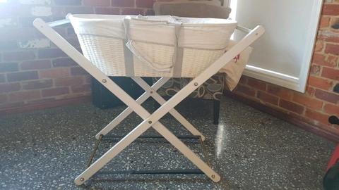Bassinet on stand with sheets