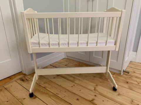 Newborn Wooden Baby Cot / Crib 0-6 months