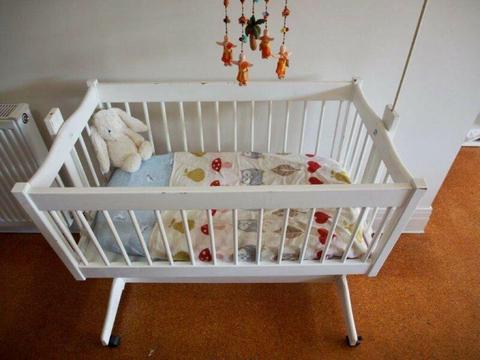 White timber cradle