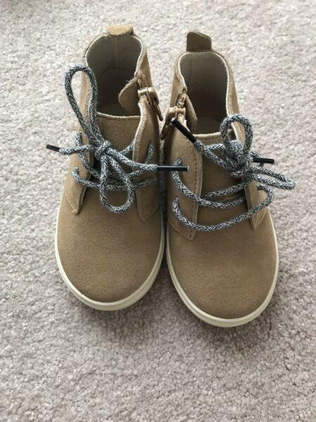 Country Road Toddler Shoes Size 22 Euro (6)
