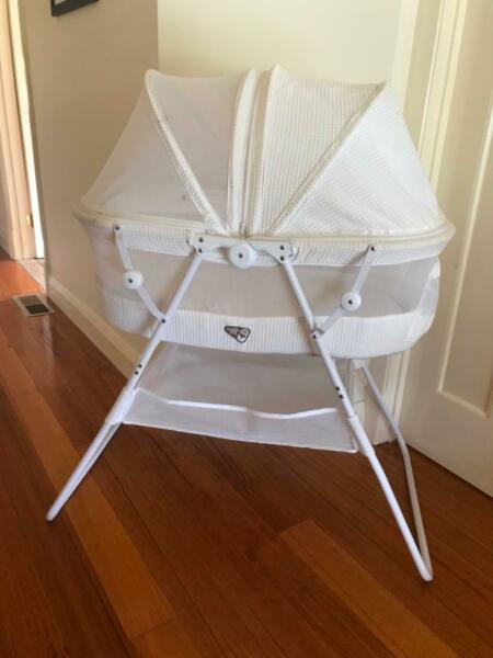 Valco Baby Rico Bassinet With Detachable Canopy, Jewel White