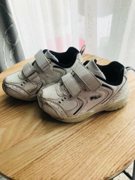 Size 4/5 toddler shoes