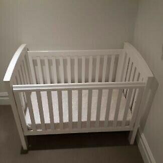 Bertini cot white/ convert to toddler bed