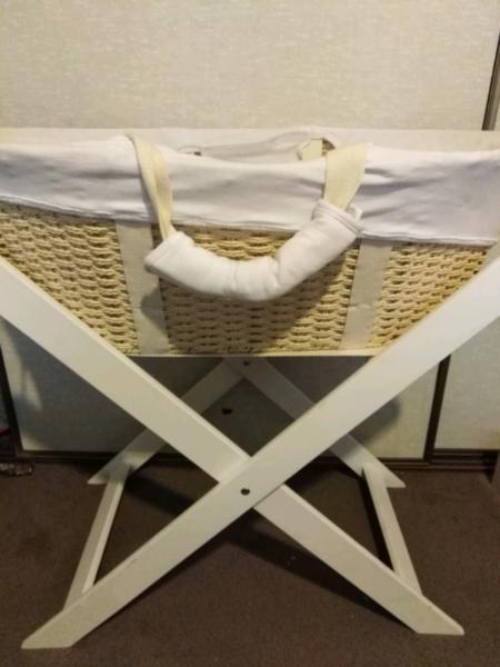 moses basket/bassinet and stand
