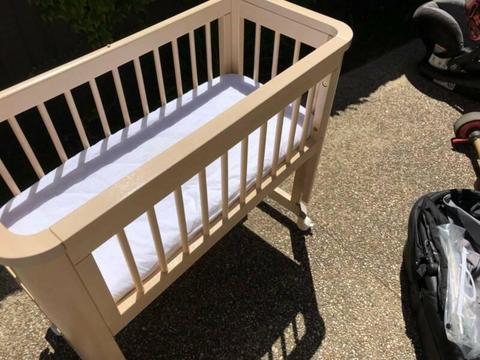 Troll sun bedside bassinet