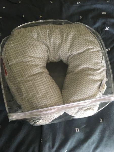 Baby Studio breastfeeding pillow
