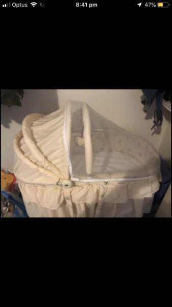 Used bassinet in very good clean condition